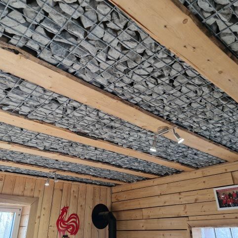 &Agrave; la recherche d'une id&eacute;e originale ? Optez pour le faux plafond en gabion !