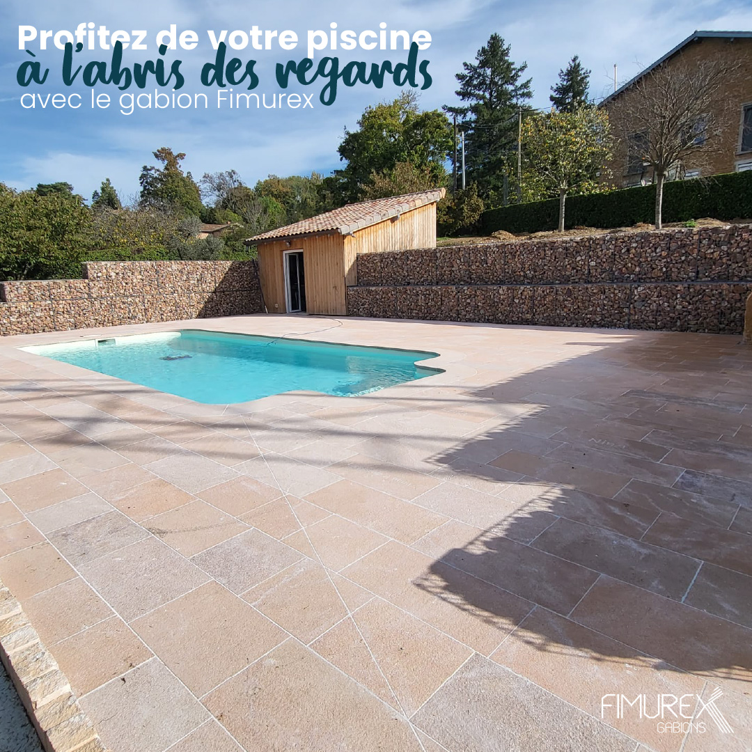 Mur de sout&egrave;nement en gabion : une solution solide et esth&eacute;tique autour de la piscine