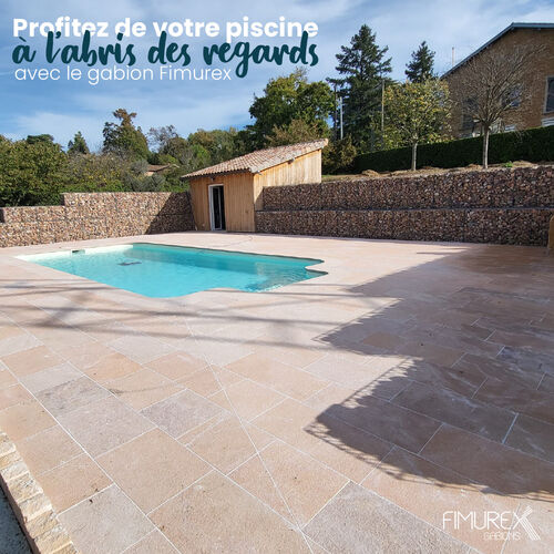 Mur de sout&egrave;nement en gabion : une solution solide et esth&eacute;tique autour de la piscine